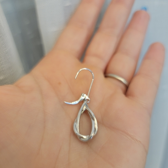 Kay Jewelers Twisted Diamond & Teal Saphire Tear Drop Dangle Earrings NWOT - Picture 6 of 13